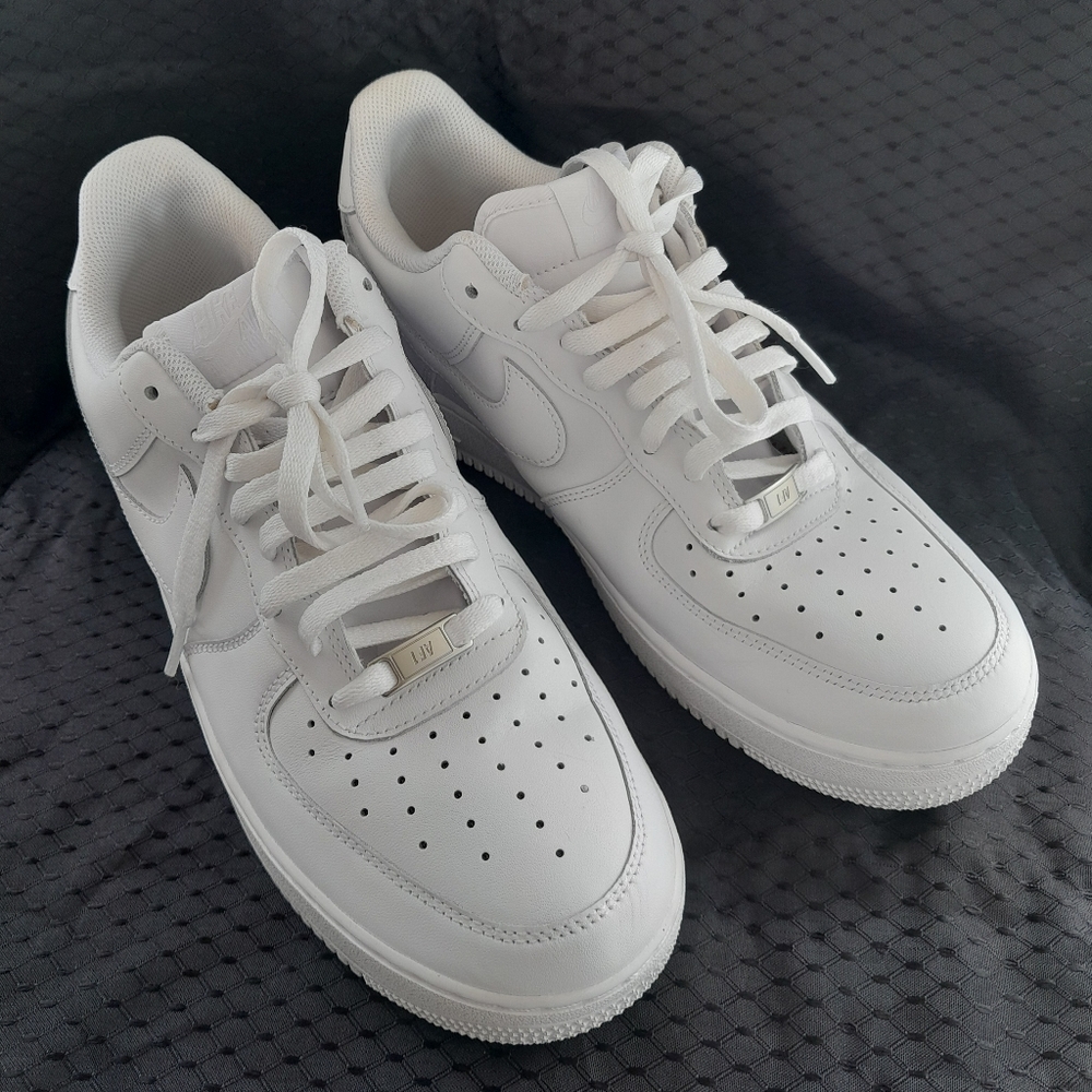 Nike Air Force 1 07 Low Top White Sneakers Size 12 (CW2288-111)